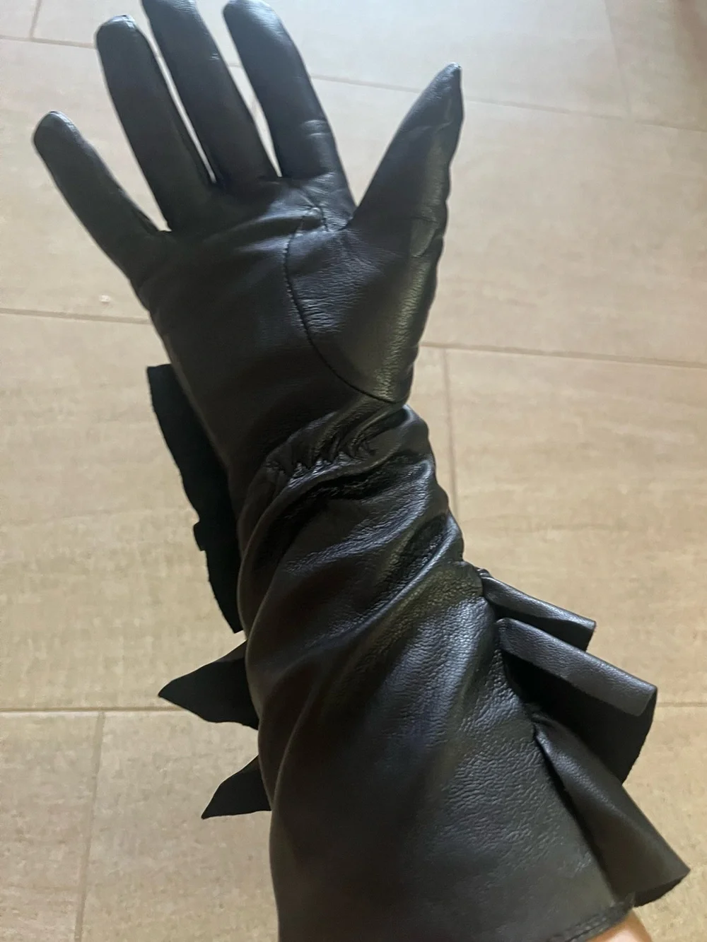 Jessica Simpson Black Leather Ruffle Cuff Gloves m